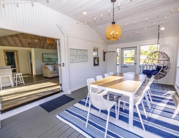stunning-waterfront-cottage-with-big -yard-and-dock-040