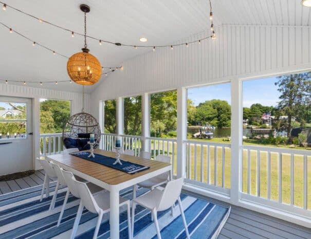 stunning-waterfront-cottage-with-big -yard-and-dock-059